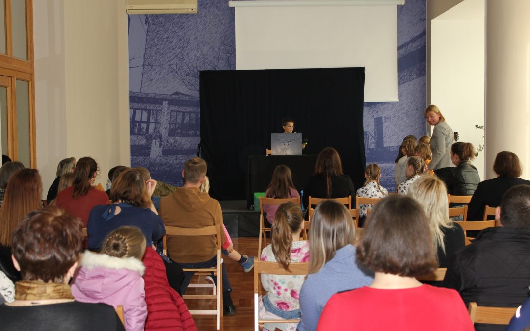 Učenci 1. in 2. razreda Podružnične šole Adlešiči na KAMIŠIBAJ FESTIVALU